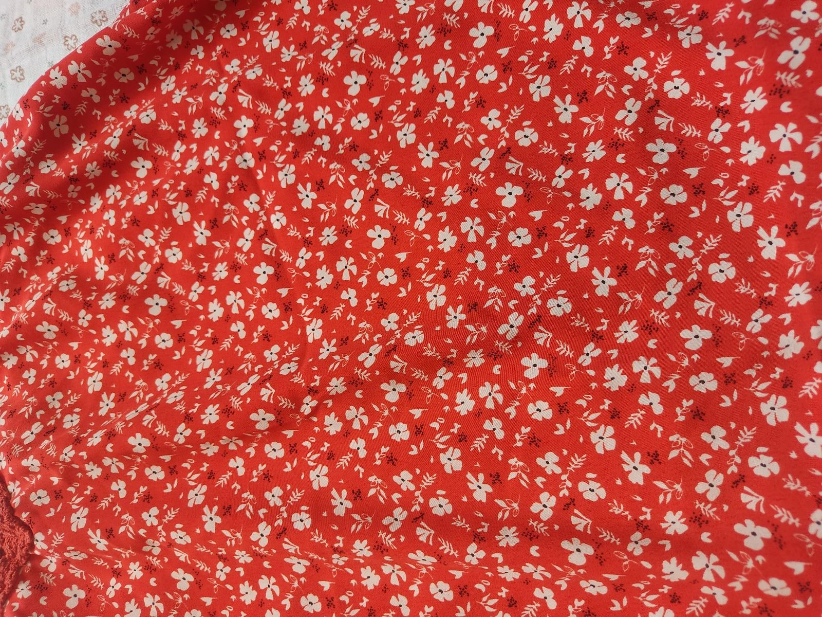 Camisola roja con flores blancas LH - Talla 42 - Muy buen estado – photo 2